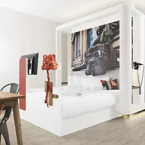Hotel The Corner, London