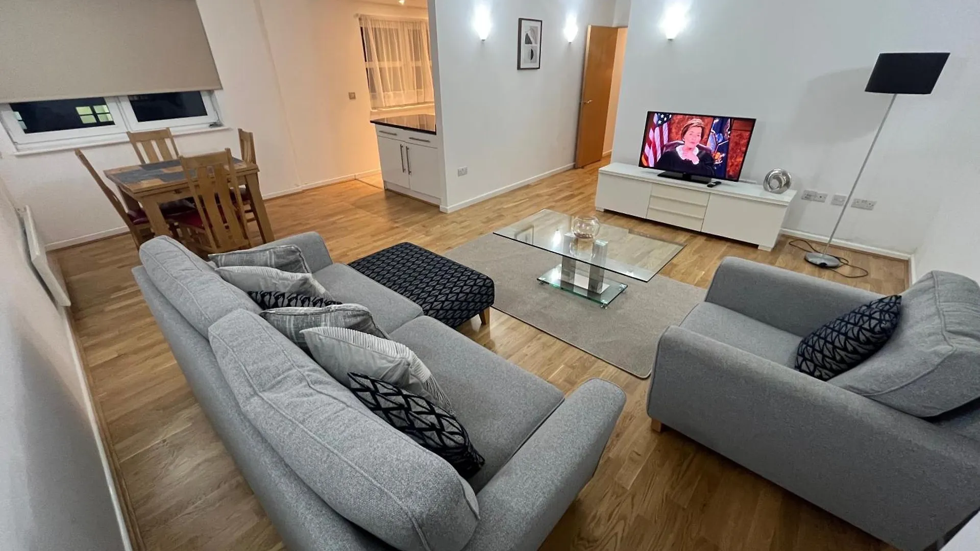 Roomzzz Near The Excel Exhibition Centre Royal Victoria O2 Arena Central London 24 Hour Self Check-In