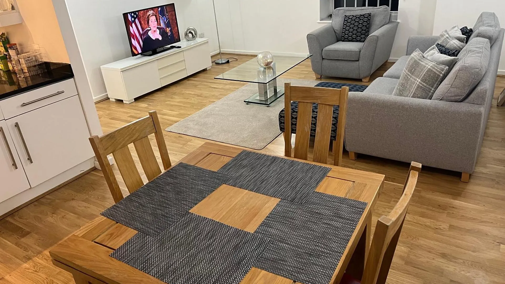 Roomzzz Near The Excel Exhibition Centre Royal Victoria O2 Arena Central London 24 Hour Self Check-In