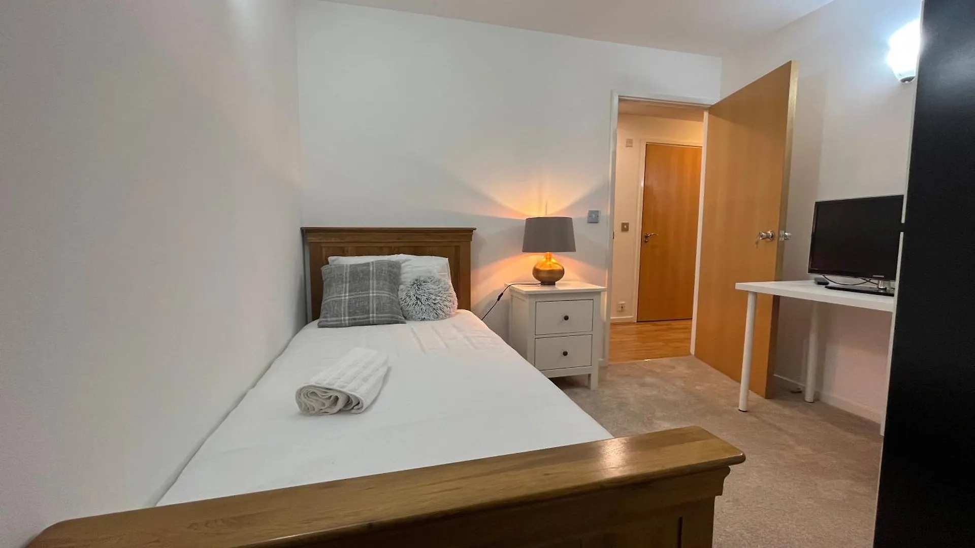 Pensión Roomzzz Near The Excel Exhibition Centre Royal Victoria O2 Arena Central London 24 Hour Self Check-In