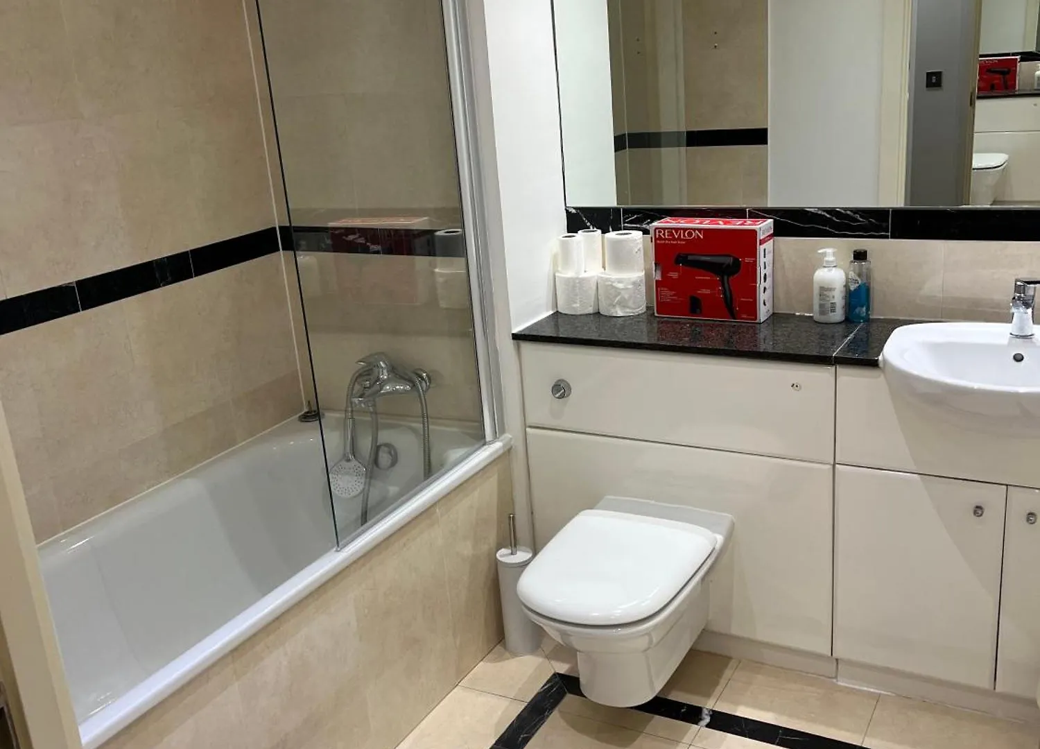 Pensión Roomzzz Near The Excel Exhibition Centre Royal Victoria O2 Arena Central London 24 Hour Self Check-In
