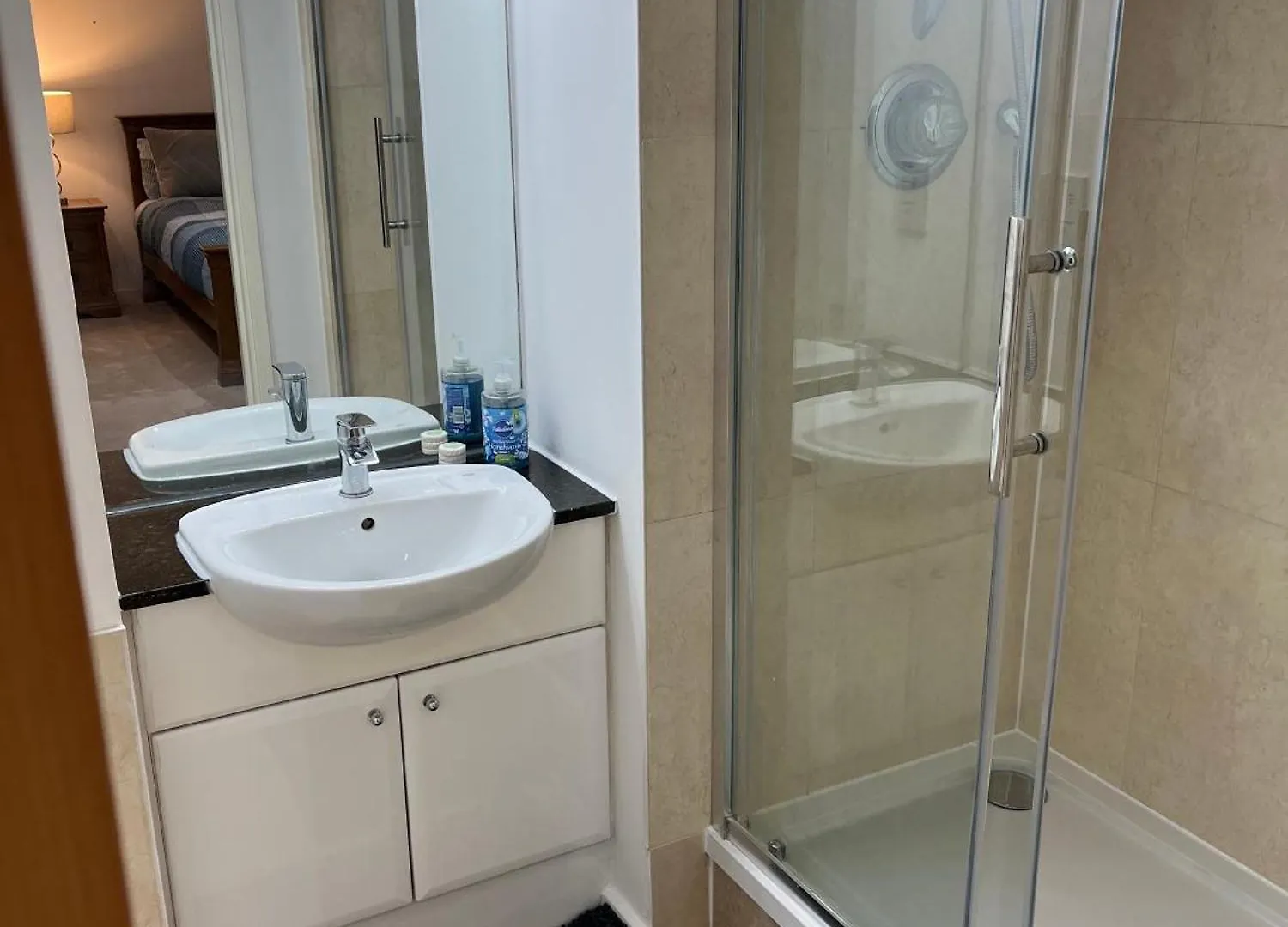 Roomzzz Near The Excel Exhibition Centre Royal Victoria O2 Arena Central London 24 Hour Self Check-In Reino Unido