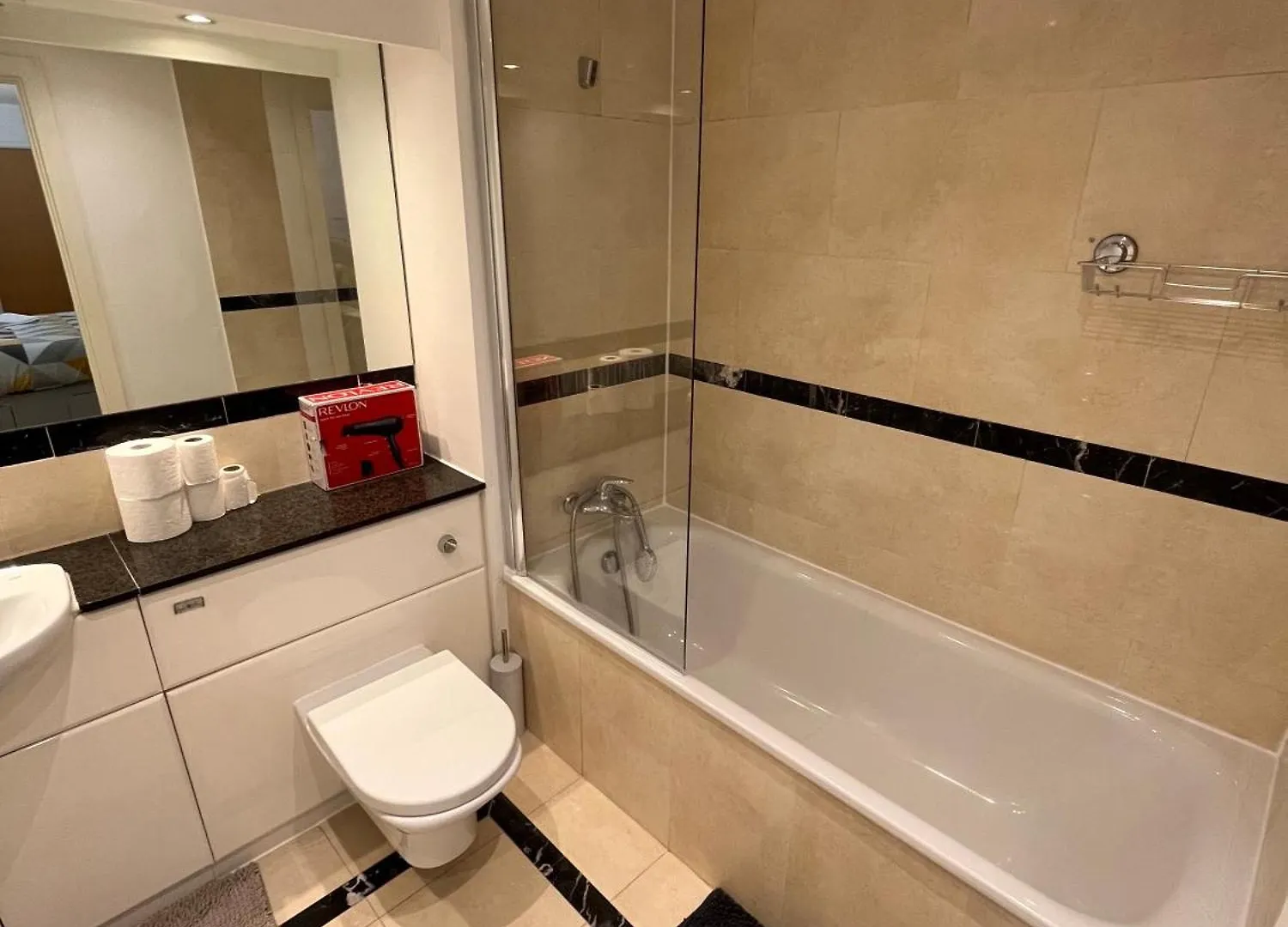 Roomzzz Near The Excel Exhibition Centre Royal Victoria O2 Arena Central London 24 Hour Self Check-In