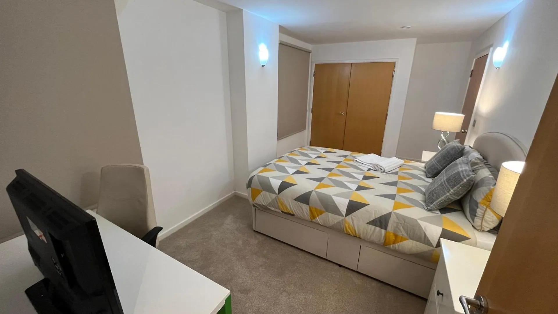 Pensión Roomzzz Near The Excel Exhibition Centre Royal Victoria O2 Arena Central London 24 Hour Self Check-In