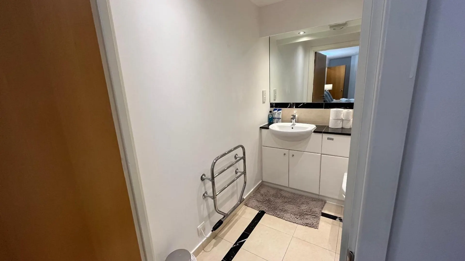 Pensión Roomzzz Near The Excel Exhibition Centre Royal Victoria O2 Arena Central London 24 Hour Self Check-In Reino Unido