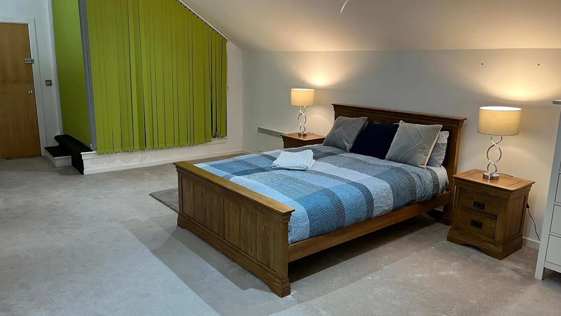 Pensión Roomzzz Near The Excel Exhibition Centre Royal Victoria O2 Arena Central London 24 Hour Self Check-In Reino Unido